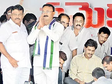 'కిరణ్, చంద్రబాబులు తోడు దొంగలు' - Sakshi