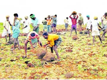 తవ్వేకొద్దీ అవినీతి! - Sakshi