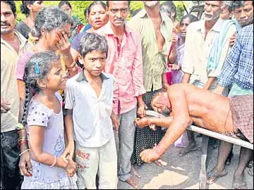 ఆటో డ్రైవర్ దారుణ హత్య