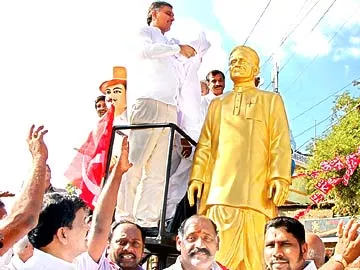 చెరువుల పునరుద్ధరణ ఉద్యమంలా సాగాలి - Sakshi