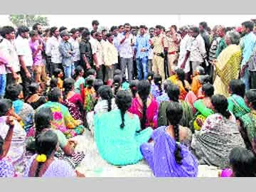 భూ నిర్వాసితుల దండయాత్ర