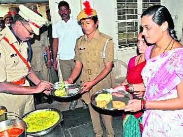 అసాంఘిక శక్తుల అణచివేతలో రాజీ పడొద్దు - Sakshi