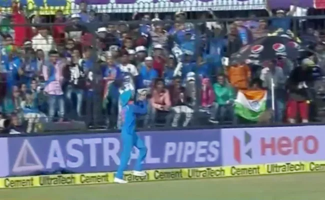 Manish Pandey takes sensational catch