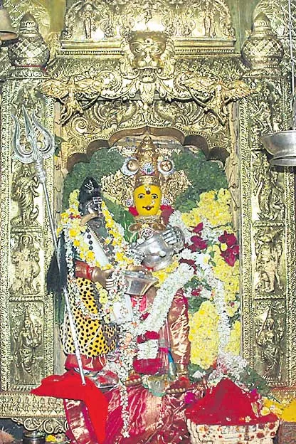  fourh day  vijayawada kanaka durga ammavaru - Sakshi