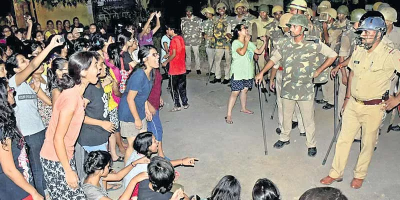 Violent Turn at Banaras Hindu University - Sakshi