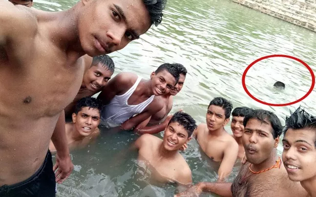 Student drowns to death while his friends clicked a selfie