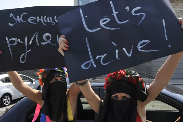 Saudi Arabia driving ban on women to be lifted - Sakshi