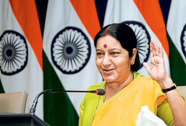 Pakistan women asks Sushma Swaraj for her visa approval - Sakshi