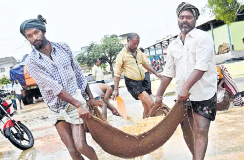 Huge loss to the farmers at wanaparthy - Sakshi