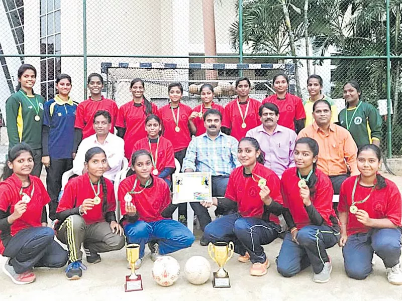 hyderabad wins handball championship - Sakshi