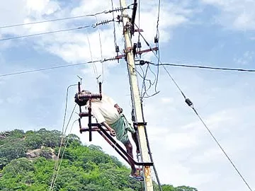కరెంట్ షాక్తో ముగ్గురు రైతుల మృతి