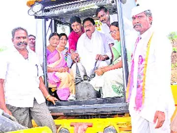 ఏడాదిలో అన్ని చెరువుల్లోకి గోదావరి నీరు