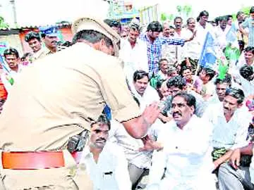 ఎవరి అనుమతితో తాళం వేశారు? - Sakshi