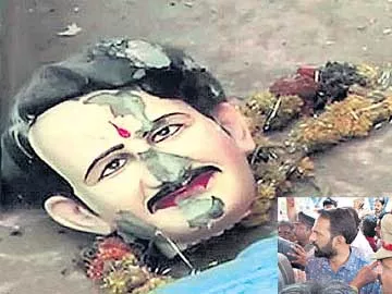 వంగవీటి రంగా విగ్రహం ధ్వంసం - Sakshi