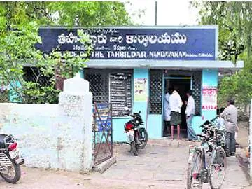 తహసీల్దారు కార్యాలయాలకు భవనాలు