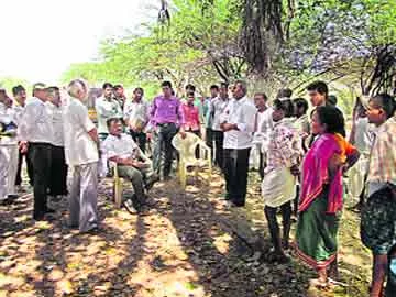 పునరావాస కేంద్రాల్లోని  సమస్యలను పరిష్కరిస్తాం - Sakshi