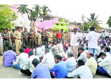 కదంతొక్కిన నిర్వాసితులు