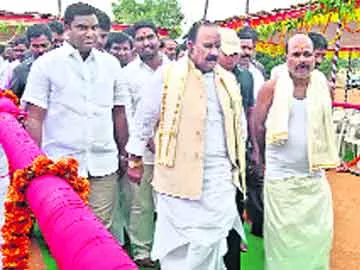 సీఎం ఇచ్చిన మాటకు కట్టుబడి ఉన్నారు - Sakshi