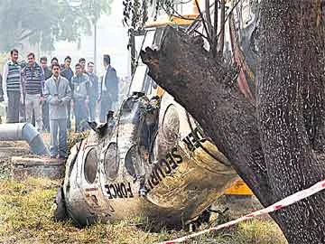 కుప్పకూలిన బీఎస్‌ఎఫ్ విమానం