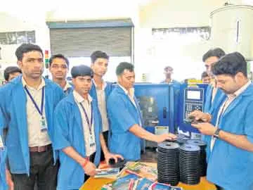 ప్లాస్టిక్ కోర్సులకు కేరాఫ్ సిపెట్ - Sakshi