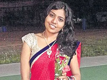 పారాణి ఆరకముందే ప్రాణాలు తీసుకుంది - Sakshi