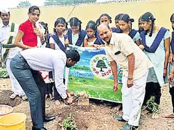 సమయపాలన పాటించరా.. - Sakshi