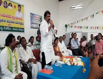 రుణమాఫీ పేరుతో మోసం - Sakshi