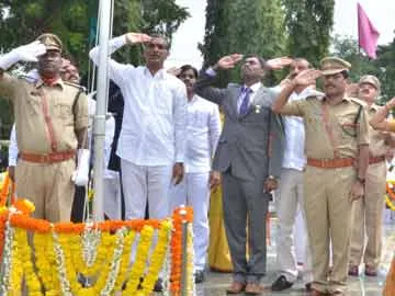 వేడుకల్లో పాల్గొన్న మంత్రి హరీశ్రావు తదితరులు