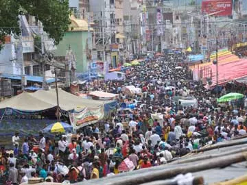 ఇంద్రకీలాద్రికి పోటెత్తిన భక్తులు