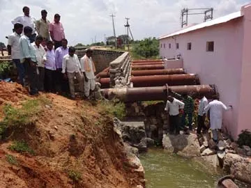 ఎల్‌–14 ఎత్తిపోతలకు గండి