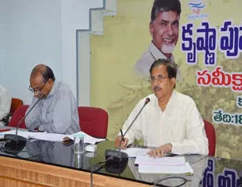 నీటి పథకాల్లో ప్రగతి లోపిస్తే ఇంక్రిమెంట్‌లో కోత - Sakshi