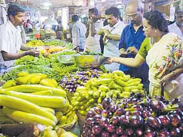 రెండేళ్ల గరిష్ట స్థాయికి టోకు ధరలు - Sakshi