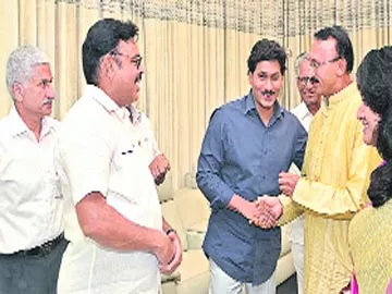 తోట చంద్రశేఖర్ గృహప్రవేశ వేడుకలో... - Sakshi