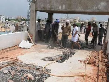 భండారి లేఅవుట్‌లో అక్రమ కట్టడాల కూల్చివేత