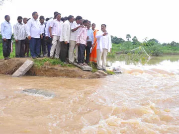 అప్రమత్తంగా ఉండాలి