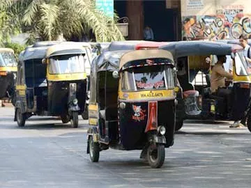 ఆటో డ్రైవర్లకు మరాఠీ రావాల్సిందే