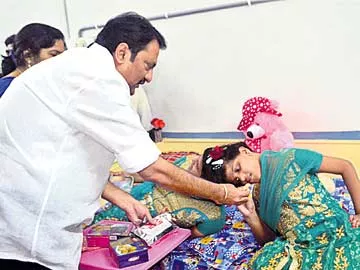 మాకింత విషమిచ్చి చంపేయండి - Sakshi