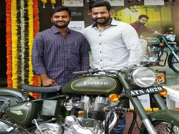 వేలంలో భారీ ధర పలికిన ఎన్టీఆర్ బైక్