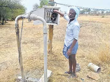 బోరు.. బోరుమంది...