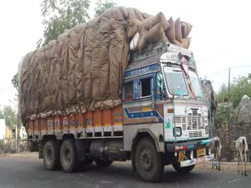 పొరుగు రాష్ట్రాల్లో విక్రయానికే మిర్చిరైతుల మొగ్గు