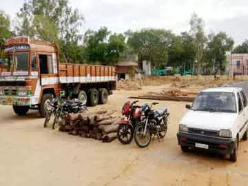 ఎర్రచందనం స్మగ్లర్లు అరెస్ట్‌