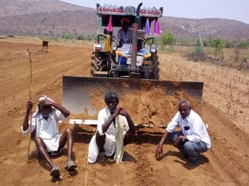 పునరావాస పనుల అడ్డగింత - Sakshi