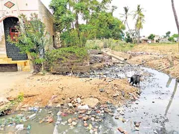 వర్గపోరుతో నిధుల వాపస్‌