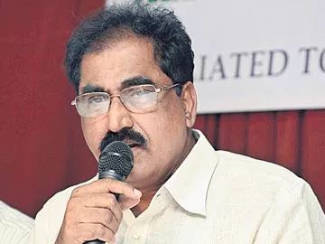 కేసీఆర్‌ ఇంట్లోనే నాలుగు ఉద్యోగాలు - Sakshi