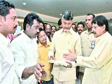 ద్వారపురెడ్డిపై శత్రుచర్ల ఫిర్యాదు