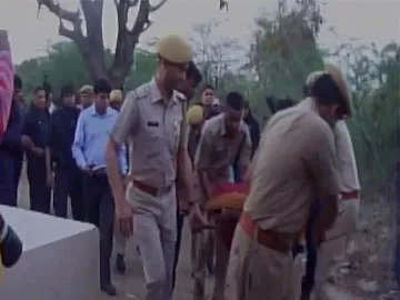 రెడ్లైట్ ఏరియాపై రైడ్.. విషాదం! - Sakshi