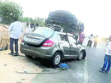 వేర్వేరు రోడ్డు ప్రమాదాల్లో ఏడుగురి మృతి - Sakshi