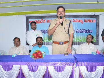 సమాజ శ్రేయస్సులో జర్నలిస్టుల పాత్ర కీలకం