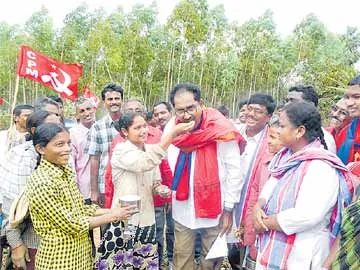 లఫంగులు రాజకీయాల్లోకి వస్తున్నారు - Sakshi