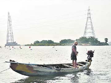 కృష్ణమ్మ గర్భంలో.. పెద్దలకబ్జా - Sakshi